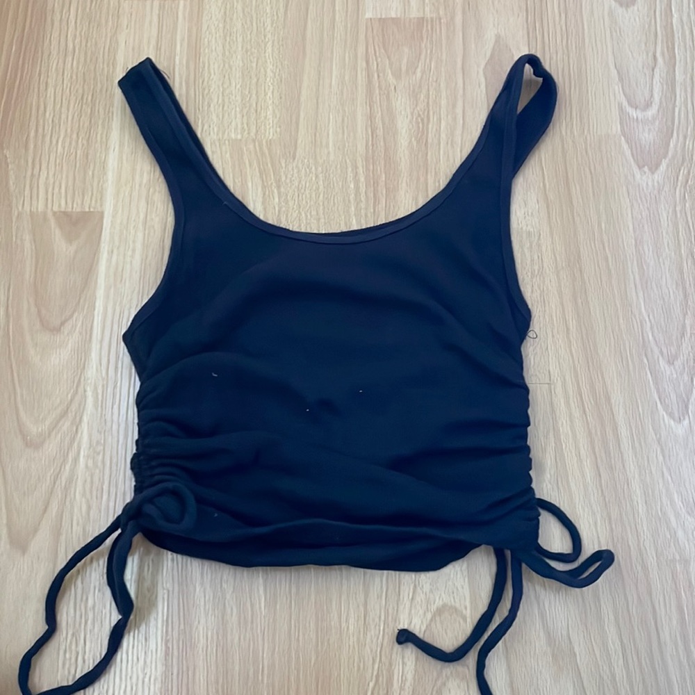 Black Hollister tank top.